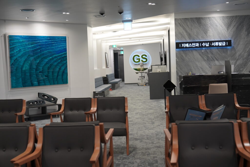 Lens Implantation Surgery Cost: Checkpoints Before Budget Planning 3 3 8